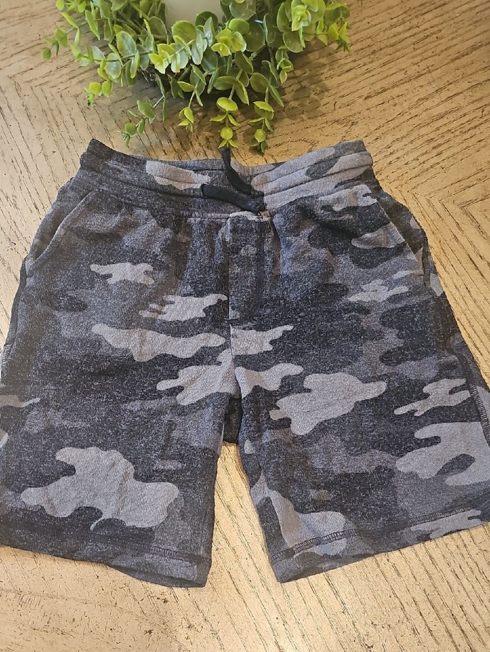 Boys Gray Camo Knit Shorts Size 7 Rumi+Ryder